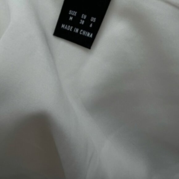 White Solid Side Split Hem Zipper Skirt - size US 6 - Picture 8 of 8